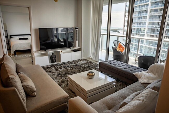 Building Photo - 475 Brickell Ave