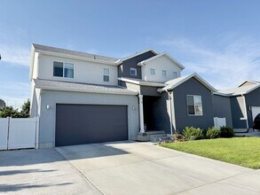 Building Photo - 841 Wynwood Park Dr