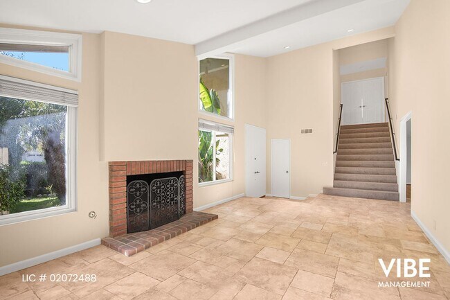Building Photo - WESTLAKE HILLS- 5 BEDROOMS on a Quiet Street. Walk to everything!!!