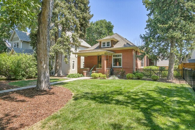 Photo - ONE block to OBSERVATORY PARK! great DU lo... House