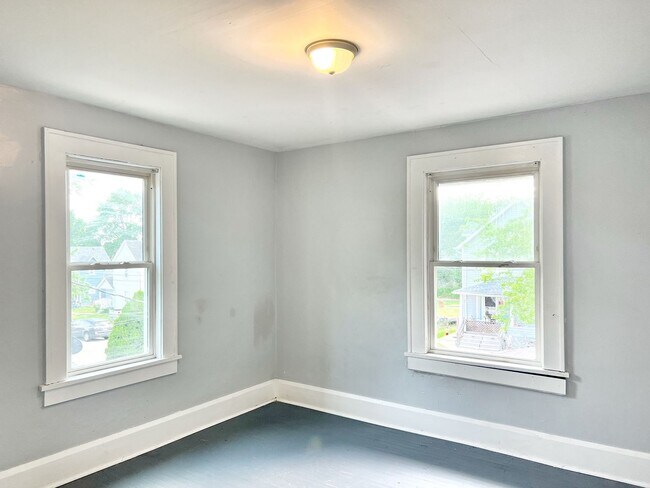 Foto del edificio - 1438 Rowland Ave NE