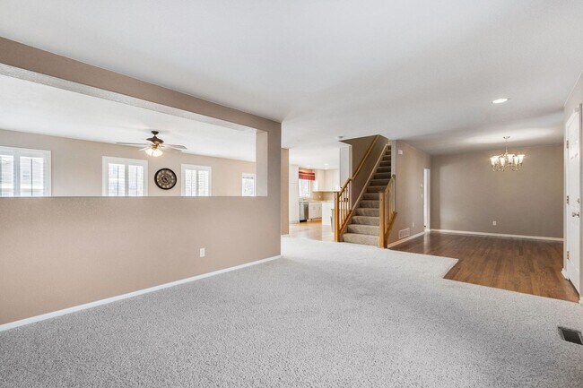 Building Photo - Spacious 4 bedroom located in Richards Lak...