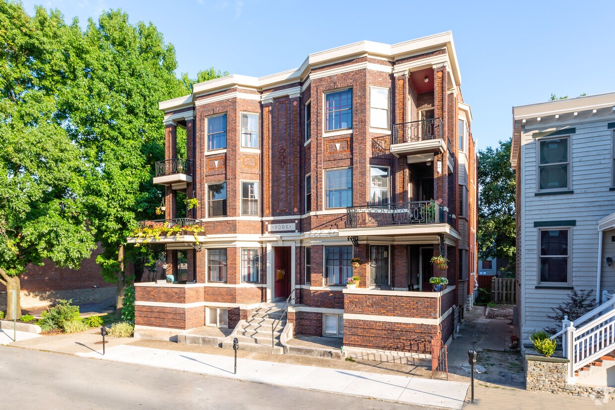 Foto principal - 128 E 5th St