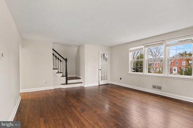 Foto del edificio - 1546 Putty Hill Ave