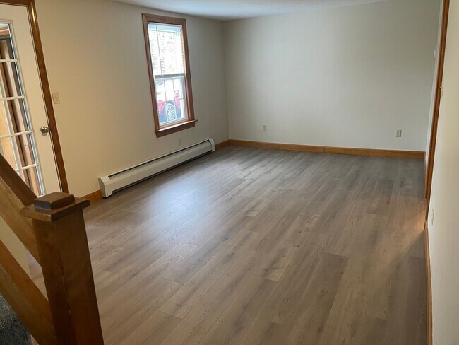 Building Photo - 108 Elm St