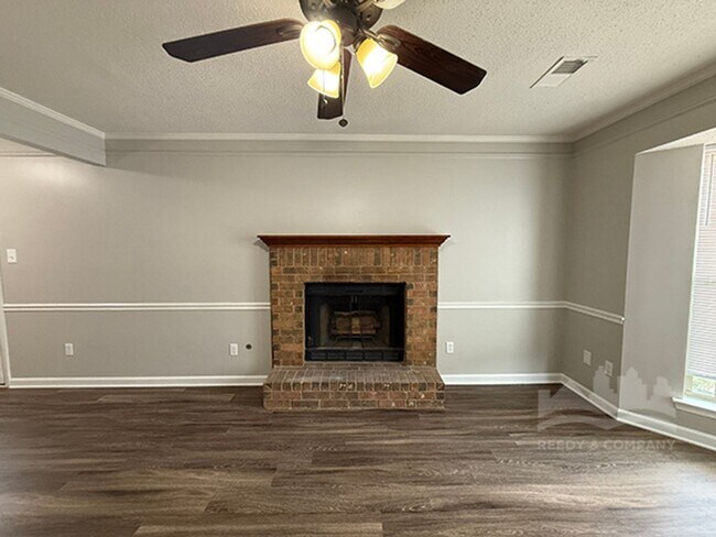 Foto del edificio - 5850 Grassy Valley Dr