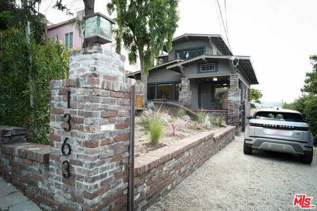 Building Photo - 1363 Maltman Ave