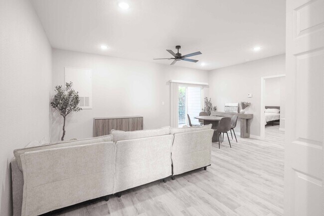 Foto del edificio - Green Gardens Townhomes & Apartments