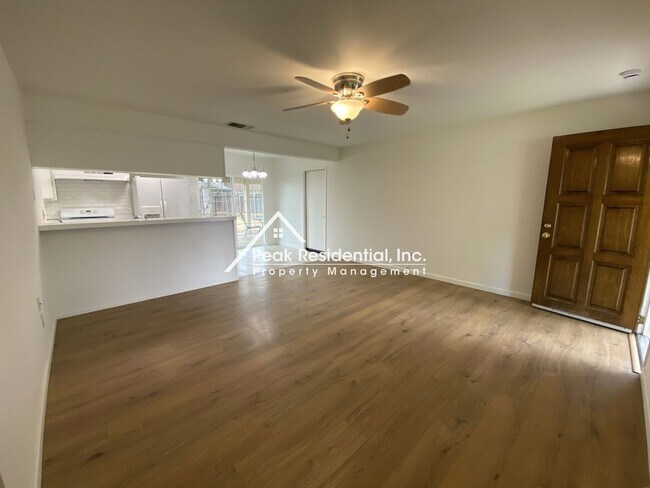 Building Photo - Charming Citrus Heights 3bd Home with Garage & Large Backyard