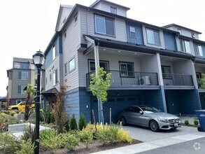 Building Photo - 1123 7th Ave NE