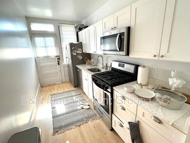 Foto del edificio - 912 W Oakdale Ave