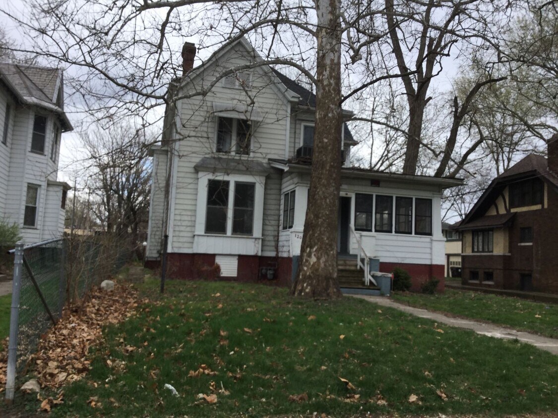 Primary Photo - 1200 N Flora Ave