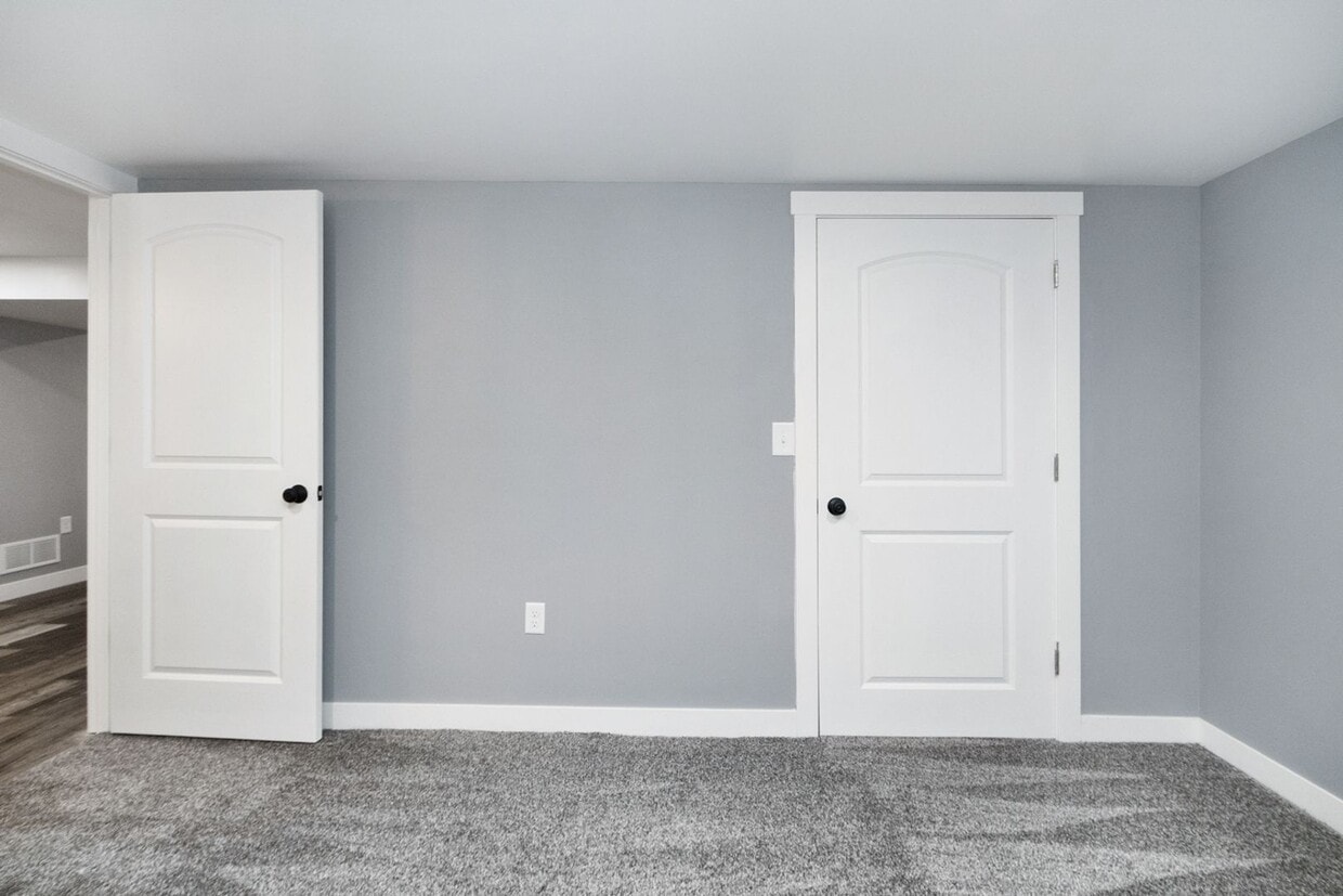 Building Photo - 1817 Elaine Dr