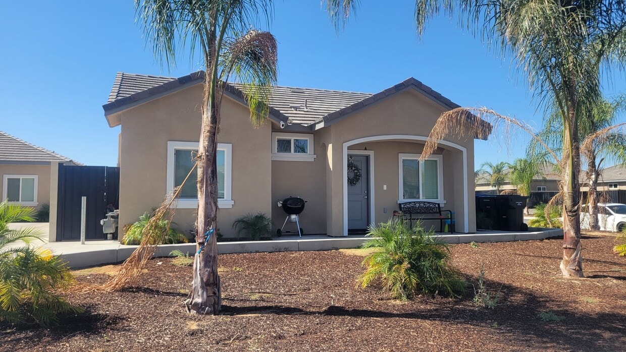 Foto principal - 8415 Grandy St