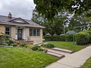 Building Photo - 184 Patricia Av