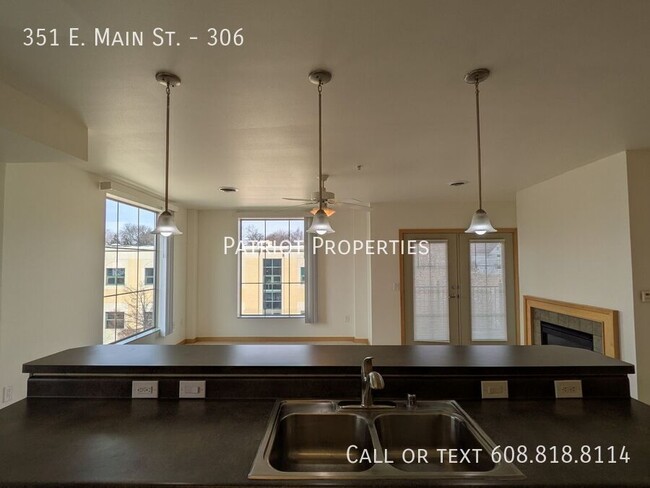 Building Photo - 1 BED / 1 BATH W/FIREPLACE IN DOWNTOWN SUN...