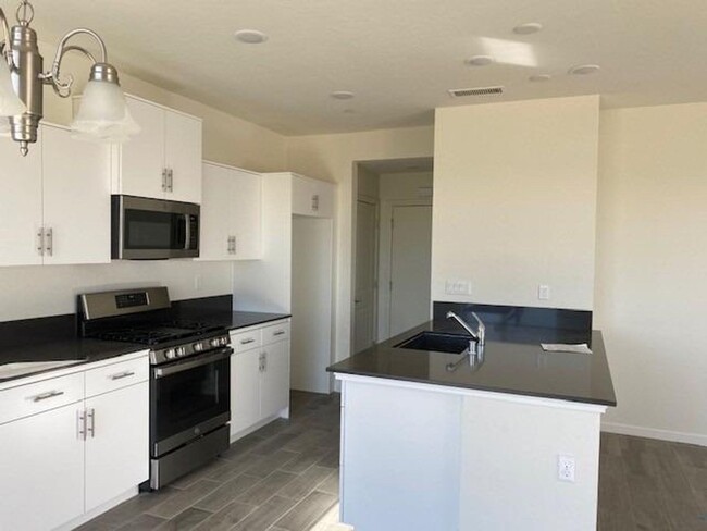 Building Photo - Gorgeous 3-Bedroom, 2.5-Bath Two-Story Hom...