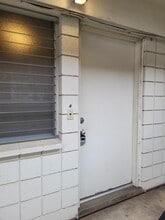 Building Photo - 831 University Ave