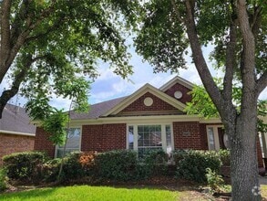 Building Photo - 2734 Troy Dr