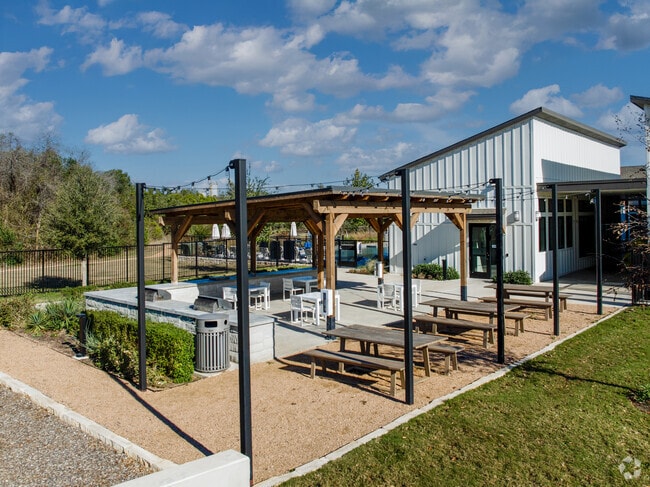 Grilling area - Citizen House Bergstrom