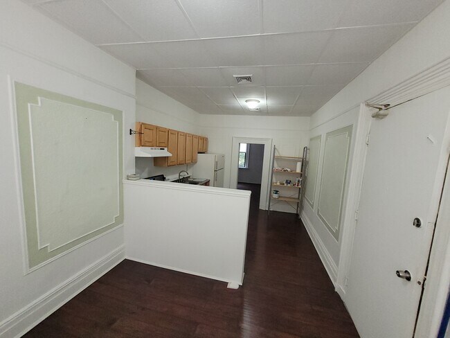 Building Photo - 246 5th St