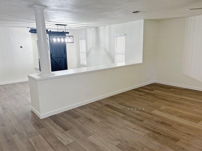 Foto del edificio - 16718 Stoney Glade