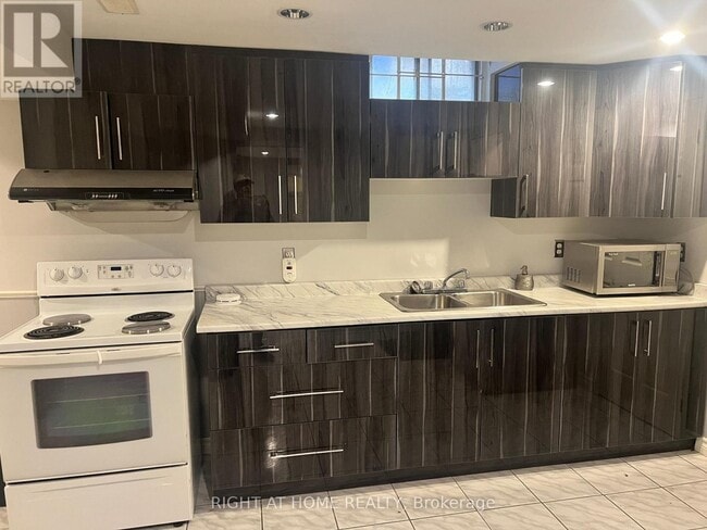 Building Photo - 272 Nahani Way