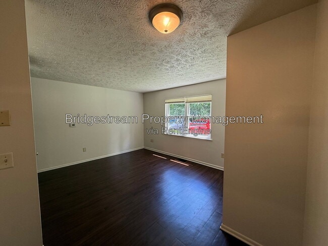 Building Photo - 3001 Idylwilde Blvd