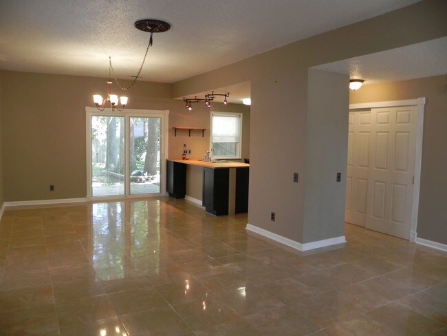 Foto del edificio - 2 bedroom town home in Rosemont Forest