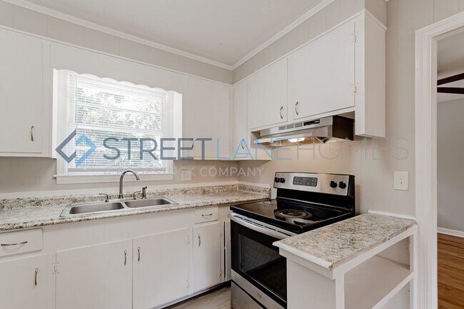 Foto del edificio - NOW OFFERING $250 OFF FIRST FULL MONTH IF ...