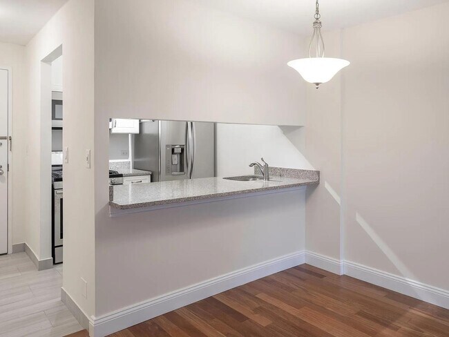 Foto del edificio - 200 Rector Pl