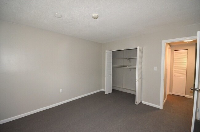 Building Photo - 39 Farrwood Ave