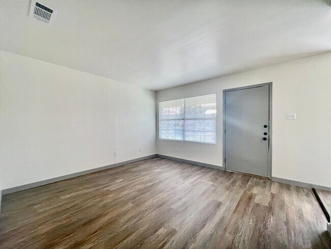 Foto del edificio - 2 Bedroom apartment w/ Washer and Dryer - ...