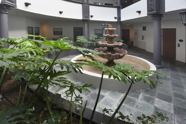 Foto del edificio - 540 N Rossmore Ave