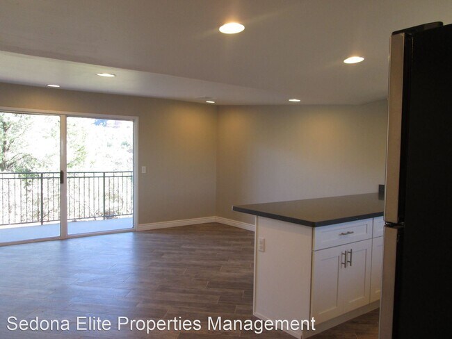 Building Photo - 150 Sombart Ln