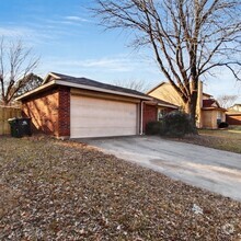 Building Photo - 1912 Bosque Ln