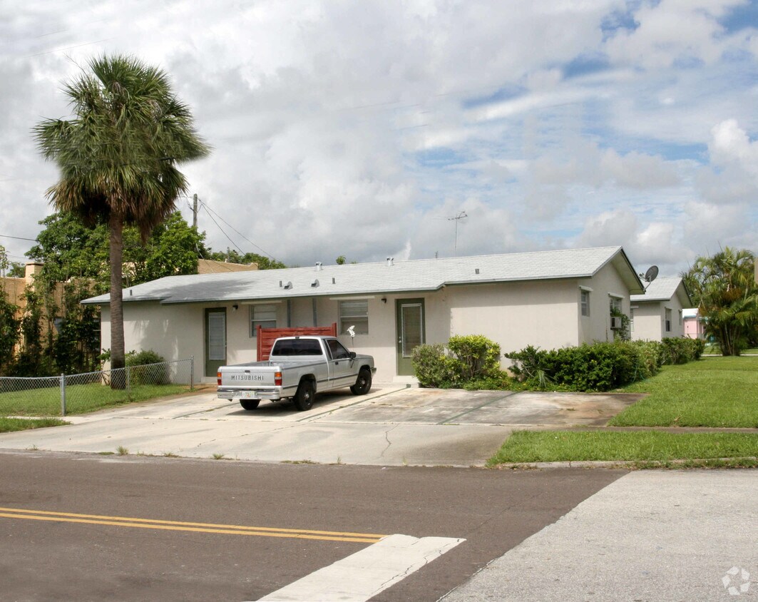 Primary Photo - 700-708 Bradley St