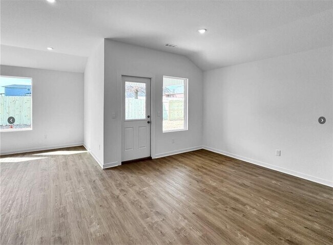Building Photo - 550 Riggs St