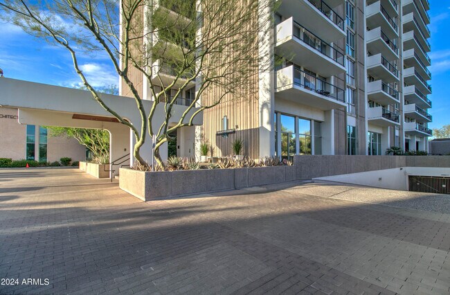 Foto del edificio - 2323 N Central Ave