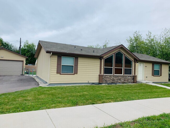 Foto del edificio - Hellgate Elementary School Area - 3 Bed, 2 Bath, Garage and a Fenced Yard