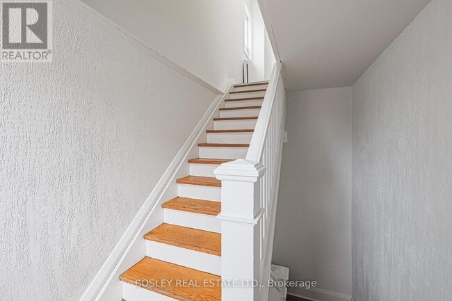 Building Photo - 413 Crawford St