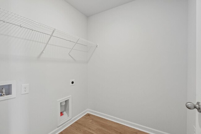 Building Photo - 3 Bed 2.5 bathroom townhomes in Flowery Branch!