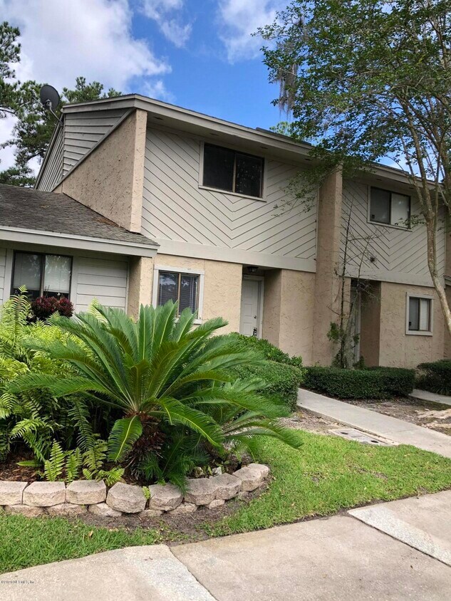 Foto principal - 3801 Crown Point Rd