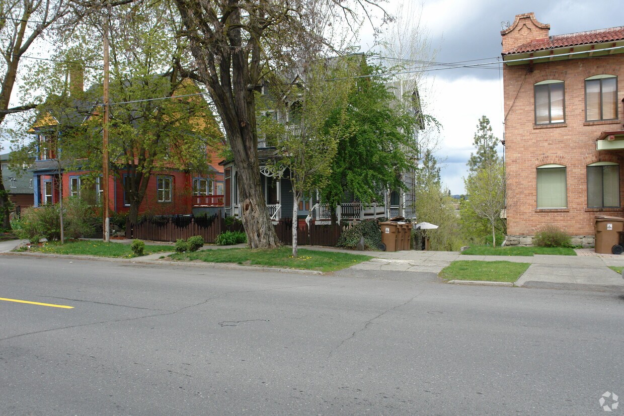 Building Photo - 1920 W Riverside Ave