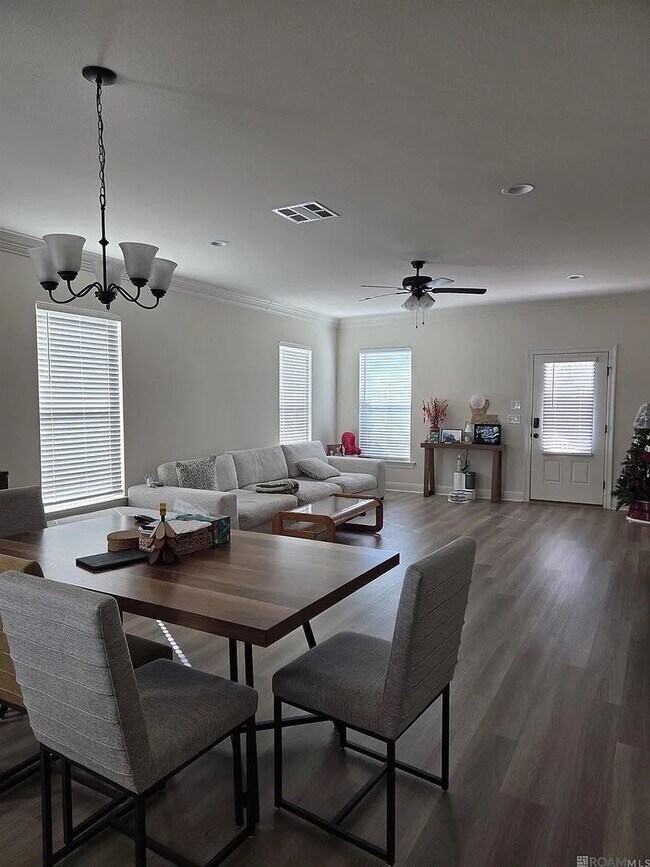 Foto del edificio - 4 Bedroom House Available July 2026|Near LSU | Geaux Tigers