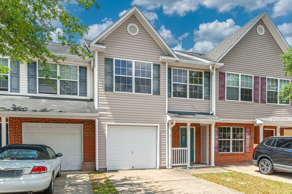 Foto principal - 227 Swaying Pine Ct