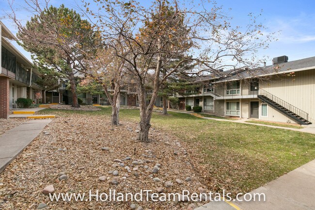 Building Photo - 6495 E Happy Canyon Rd
