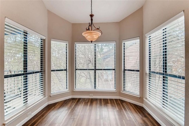 Building Photo - 4711 Spicewood Springs Rd