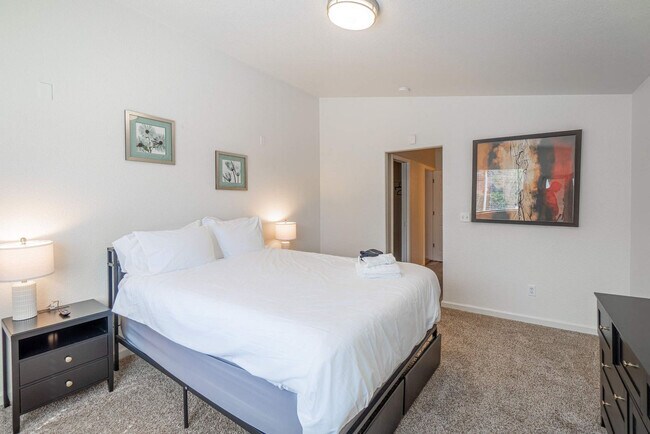 Foto del edificio - 1550 Carousel Ct