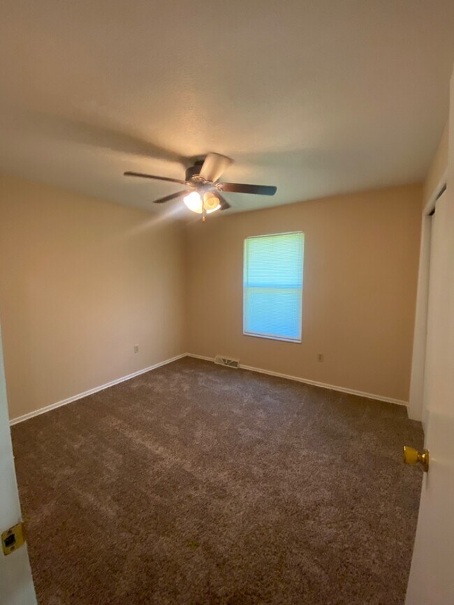 Foto del edificio - 1002 Glenn Dr